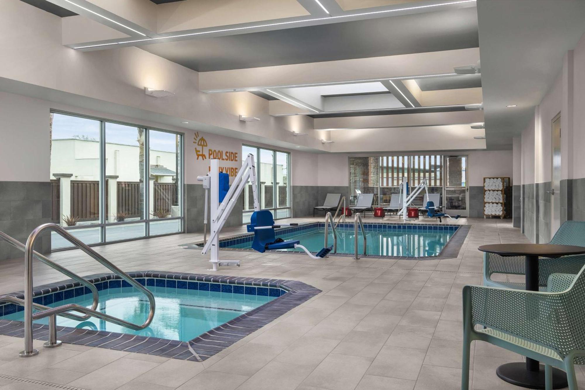 Home2 Suites By Hilton Eureka Exterior photo